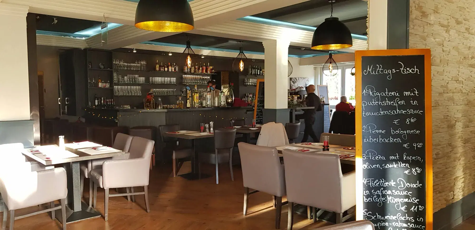 Restaurant Derada Interior - Bar and Dining Area